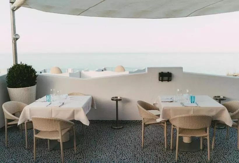 هتل Baia Delphis Resort