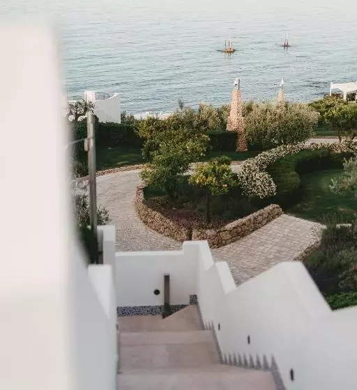 هتل Baia Delphis Resort