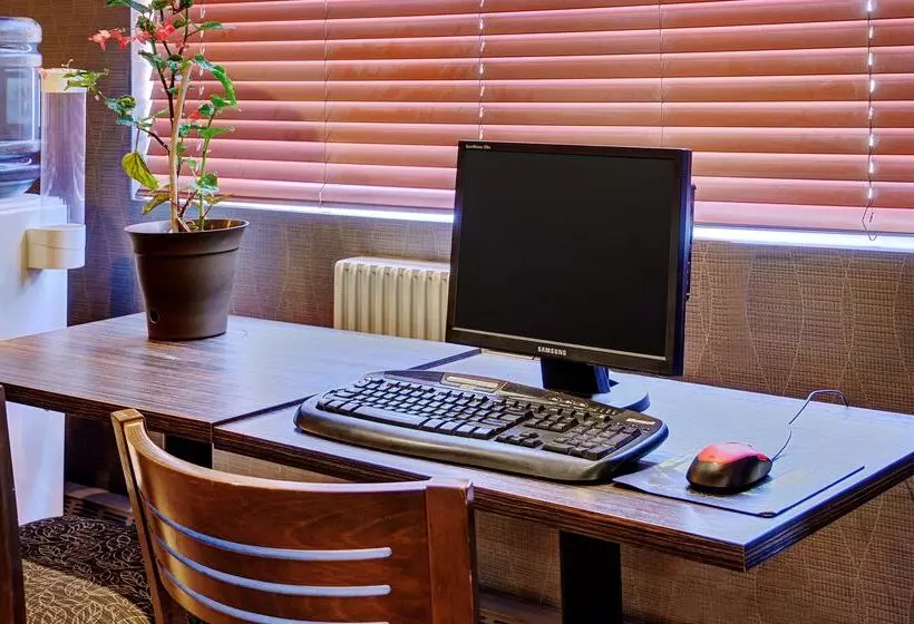 فندق Coast Fort St John