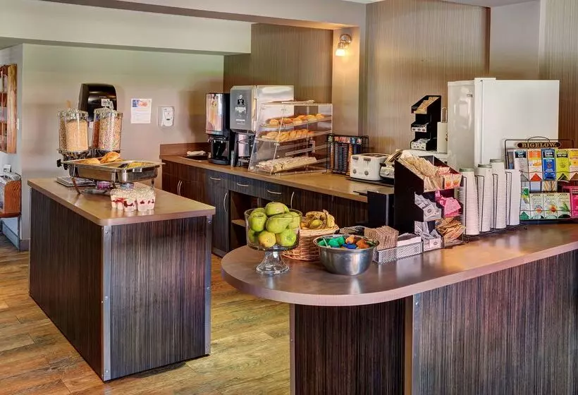 فندق Coast Fort St John