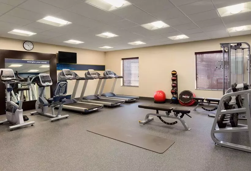 Отель Hampton Inn Fairmont