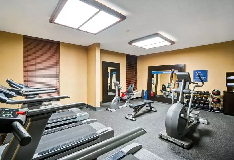 Отель Hampton Inn Fairmont