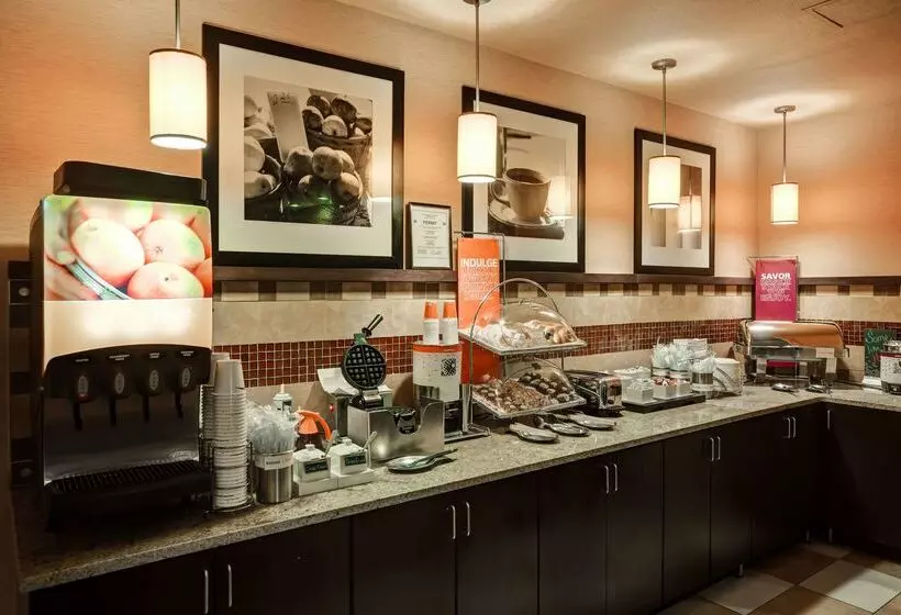 Отель Hampton Inn Fairmont