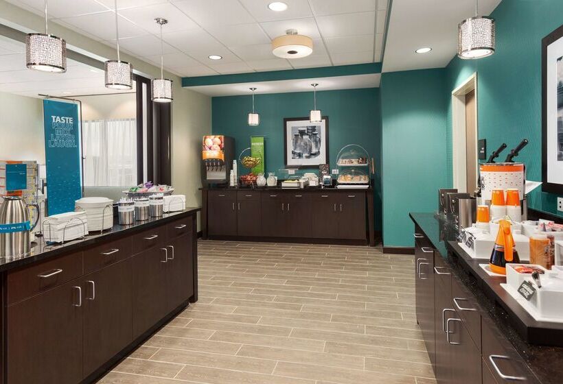 فندق Hampton Inn Fairmont