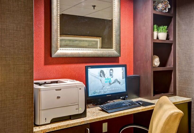 فندق Hampton Inn Fairmont