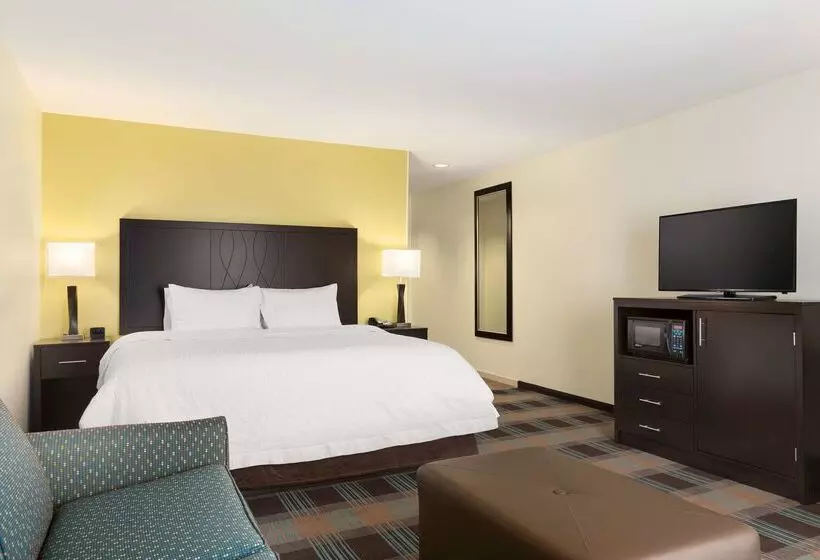Отель Hampton Inn Fairmont