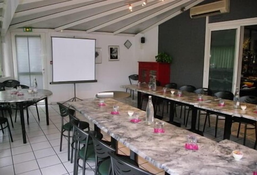 هتل Du Moulin à Vent Gerland