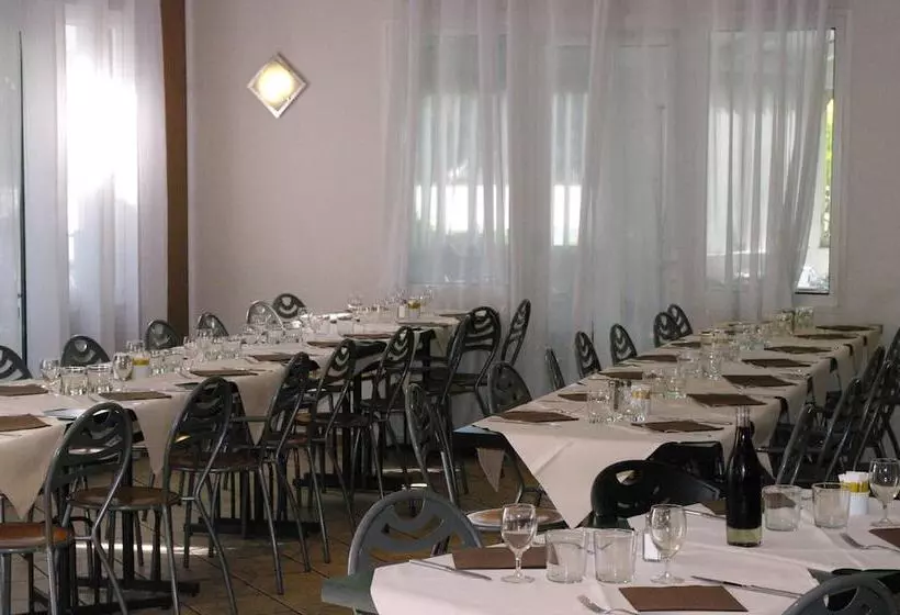 هتل Du Moulin à Vent Gerland