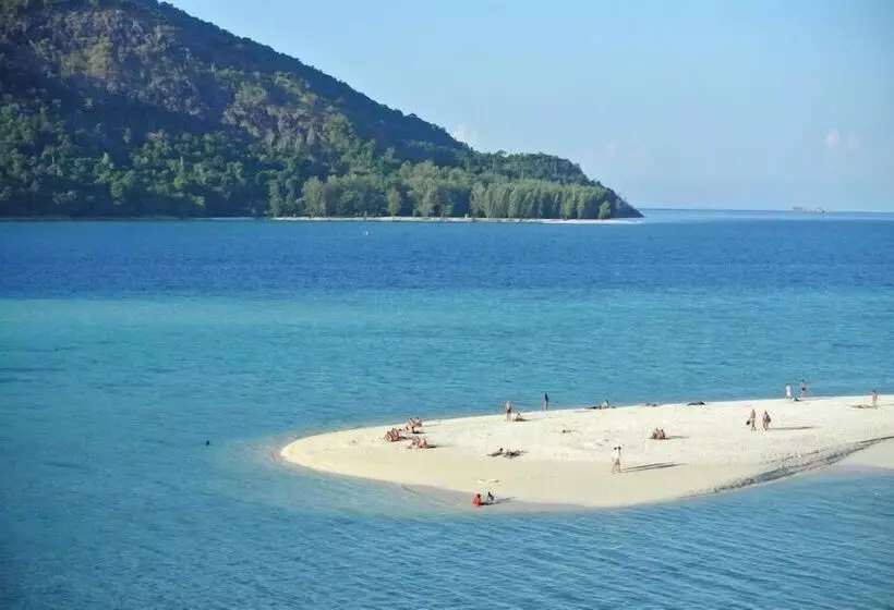 ホテル Lipe Banyan Apartments