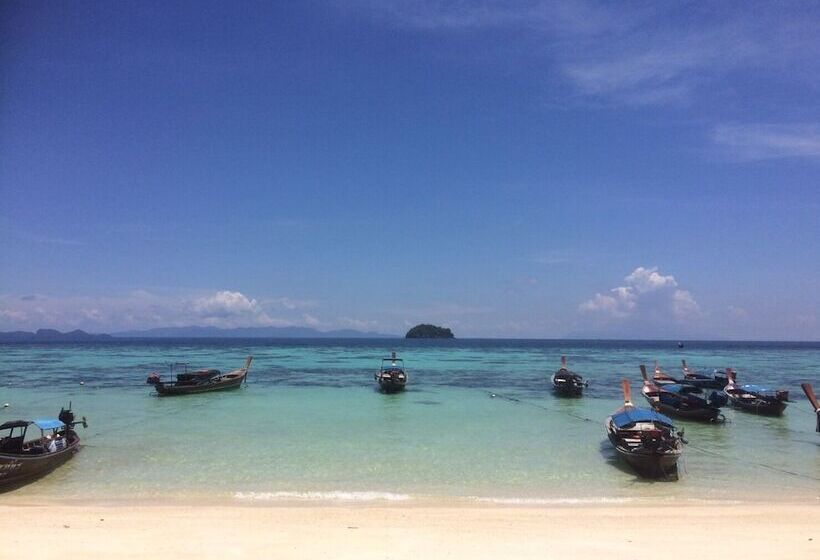 בית מלון כפרי Lipe Banyan Apartments