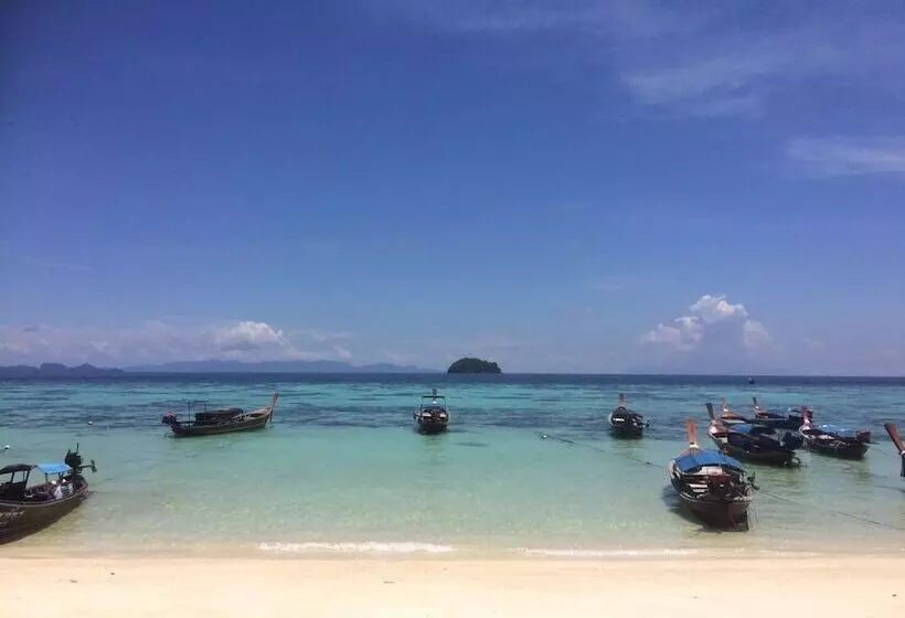 ホテル Lipe Banyan Apartments