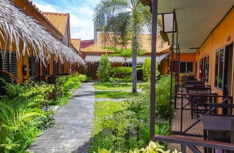 בית מלון כפרי Lipe Banyan Apartments