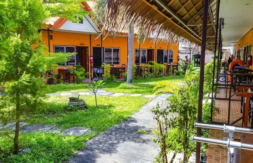 ホテル Lipe Banyan Apartments