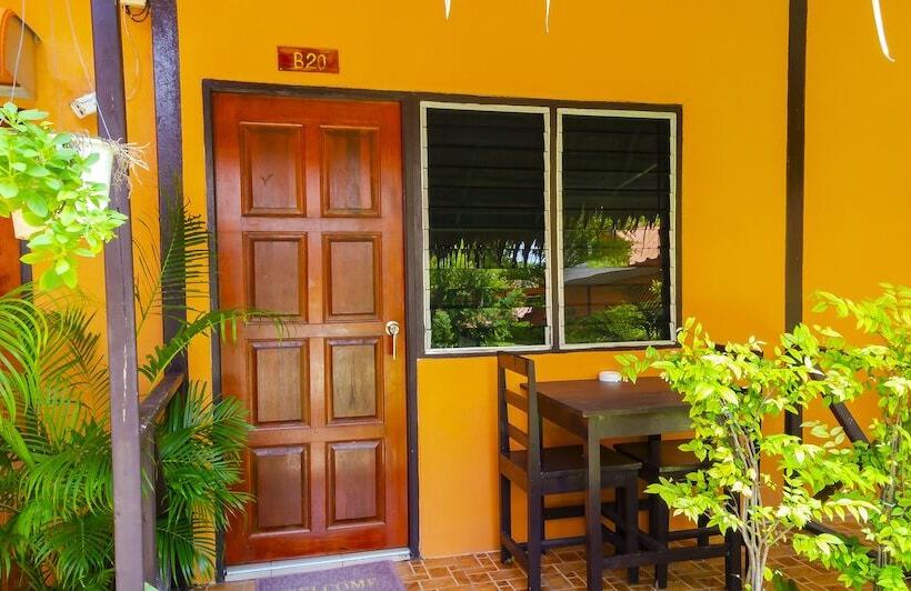 בית מלון כפרי Lipe Banyan Apartments