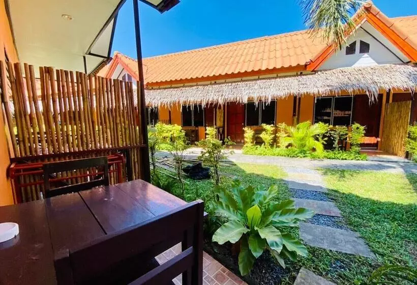 ホテル Lipe Banyan Apartments