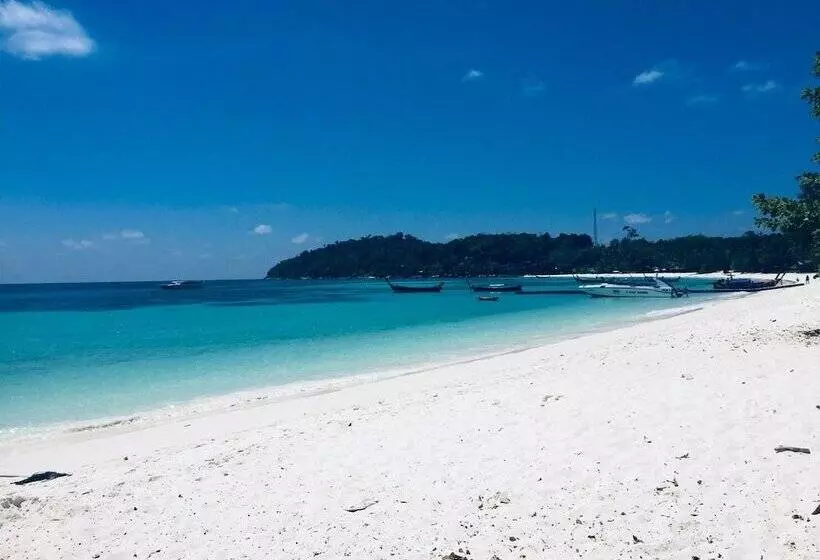 ホテル Lipe Banyan Apartments