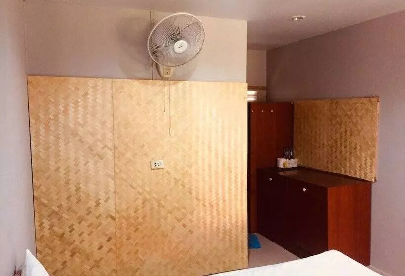 ホテル Lipe Banyan Apartments