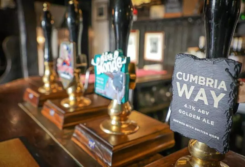 בית מלון כפרי Queens Head Inn, Tirril