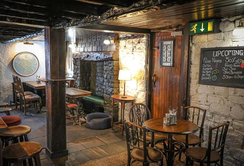 בית מלון כפרי Queens Head Inn, Tirril