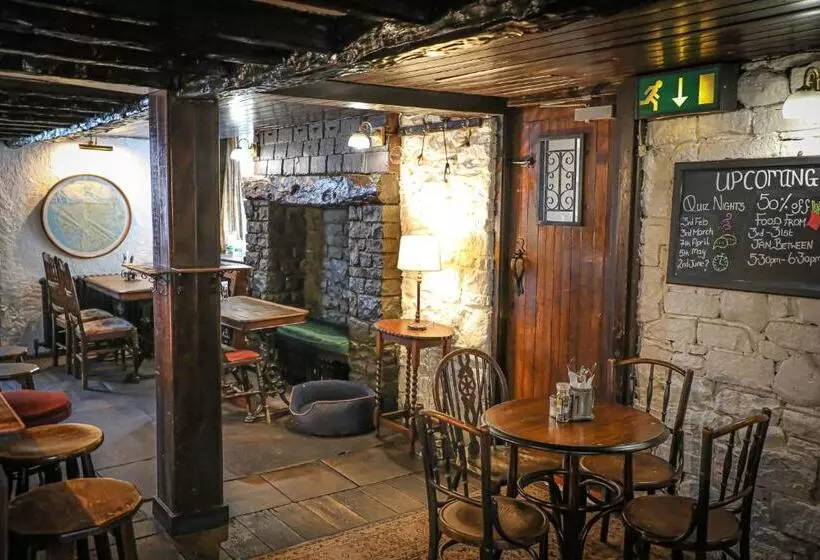 בית מלון כפרי Queens Head Inn, Tirril