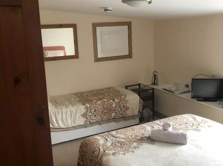 Отель Sir Alfred Munnings