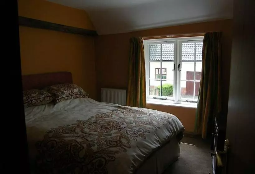 Отель Sir Alfred Munnings