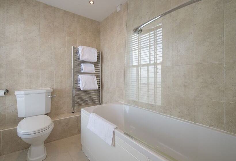 فندق The Boathouse