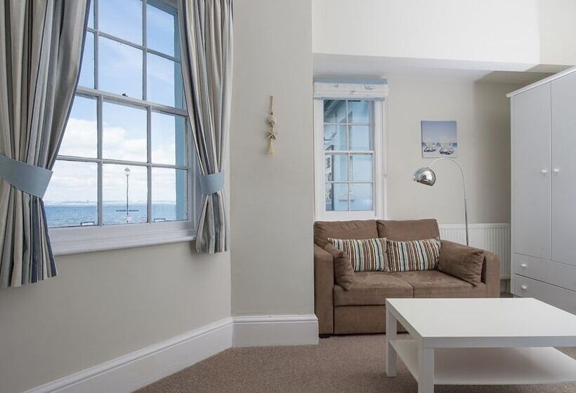 فندق The Boathouse