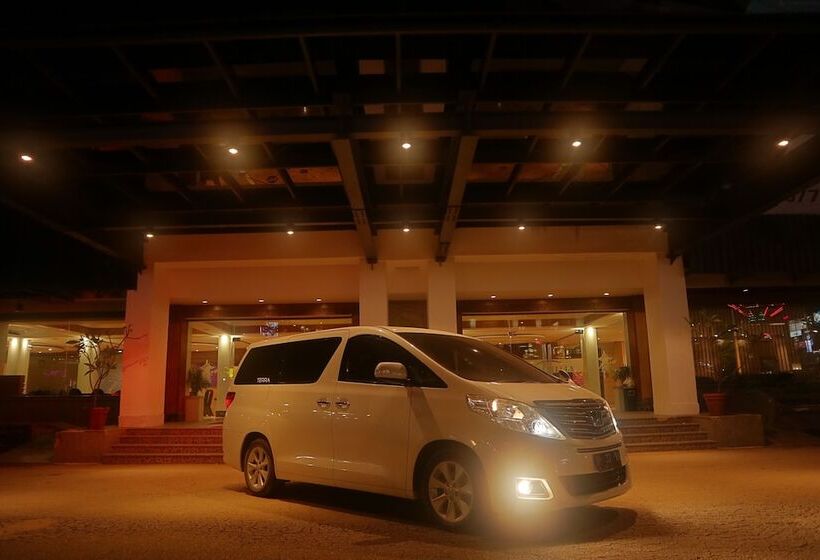 호텔 The Hills Batam