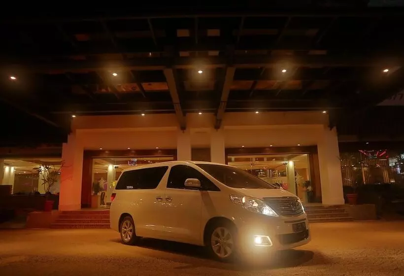 ホテル The Hills Batam