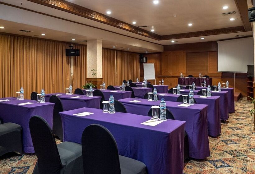 호텔 The Hills Batam