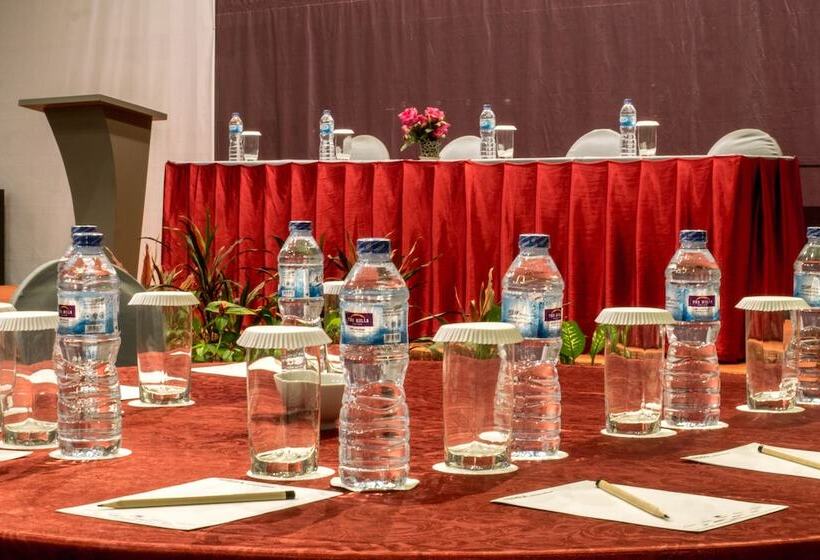 فندق The Hills Batam