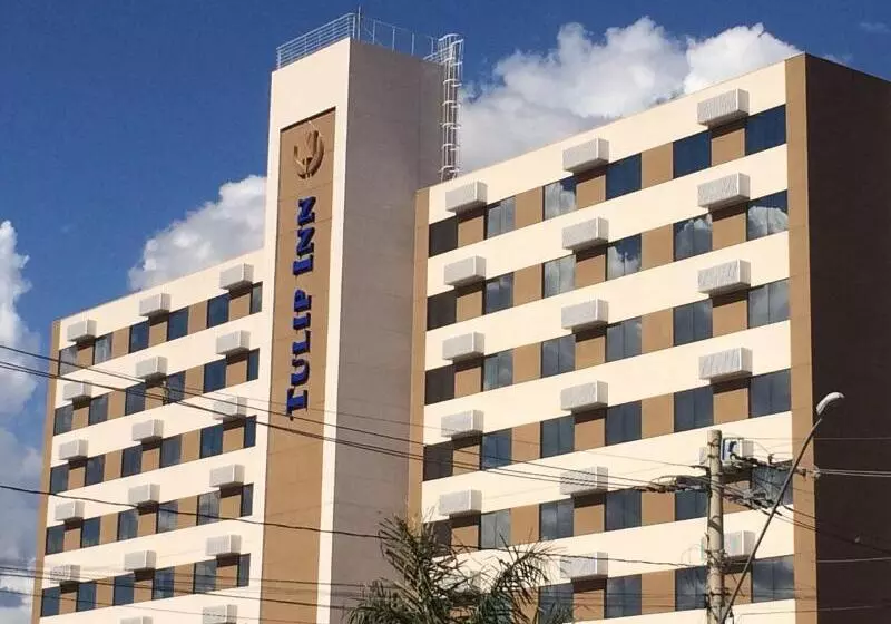 בית מלון כפרי Tulip Inn Sete Lagoas