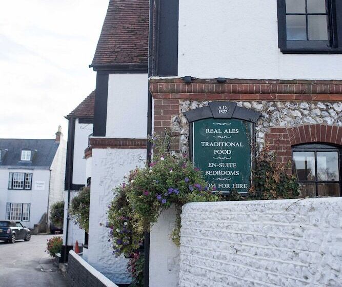 호텔 Village House Coaching Inn