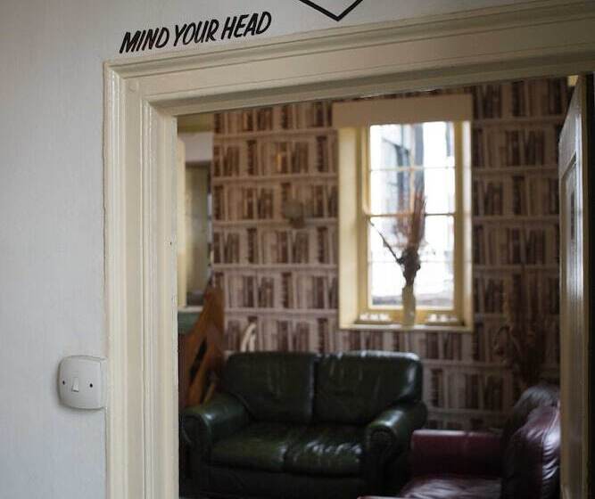 호텔 Village House Coaching Inn