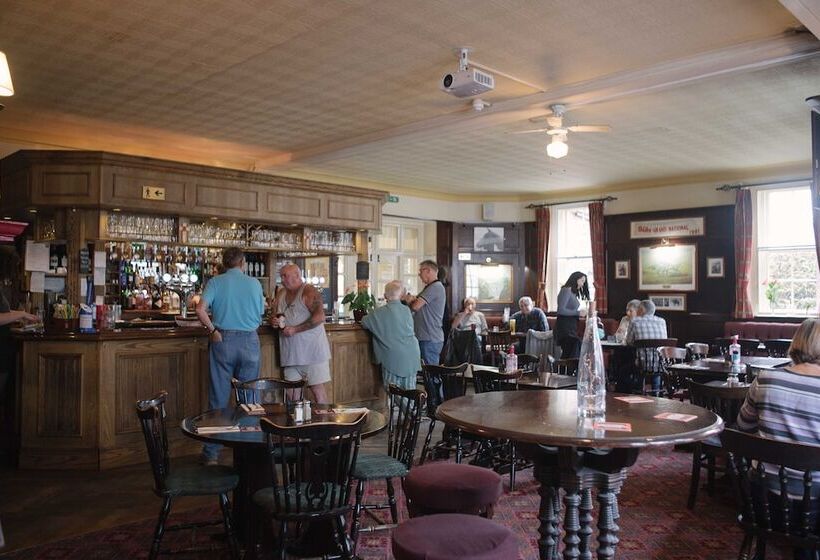 호텔 Village House Coaching Inn