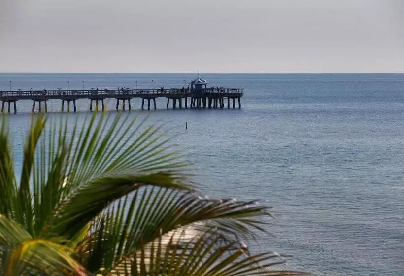 Hotel Windjammer Resort And Beach Club