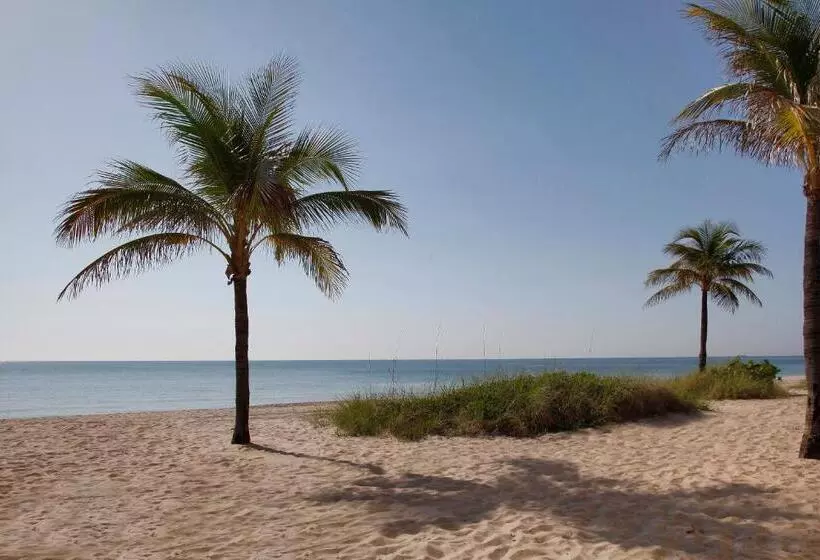 Hotel Windjammer Resort And Beach Club