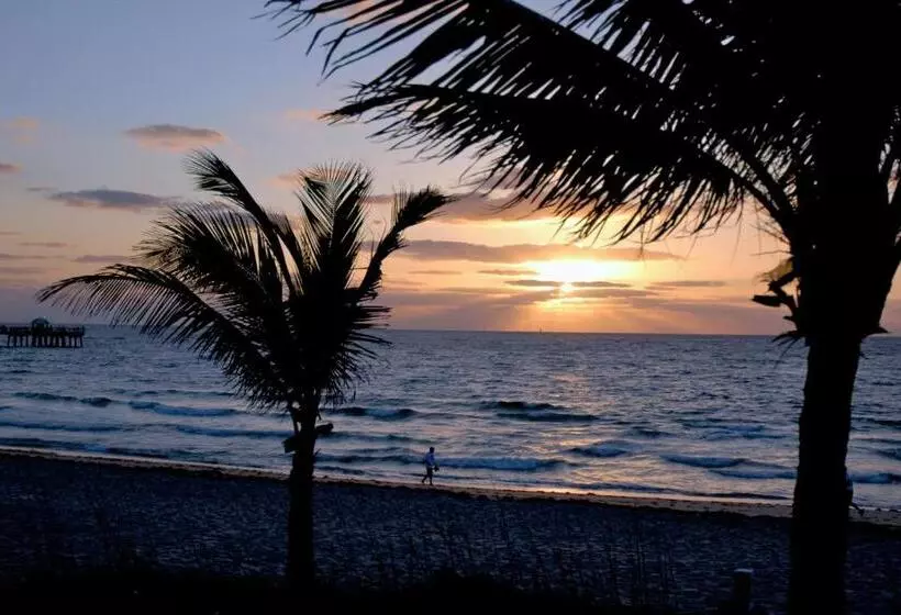 Hotel Windjammer Resort And Beach Club