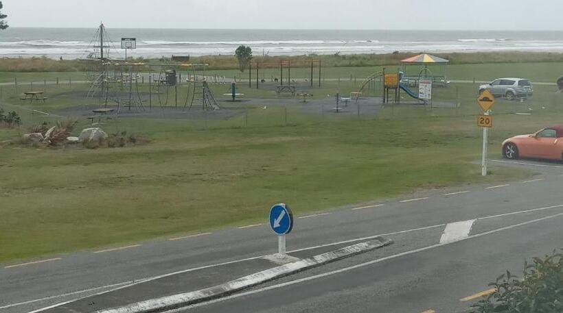 모텔 Carters By The Sea Beachside Studio Apartments