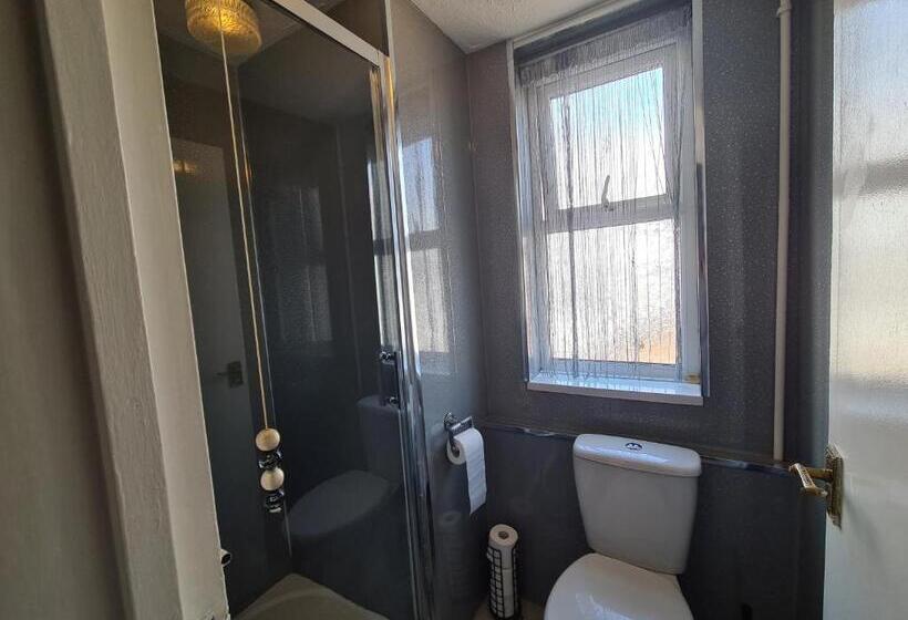 ペンション The Roslyn Guest House