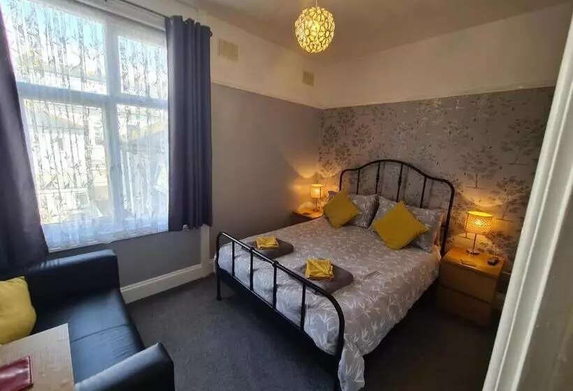 Pensjonat The Roslyn Guest House