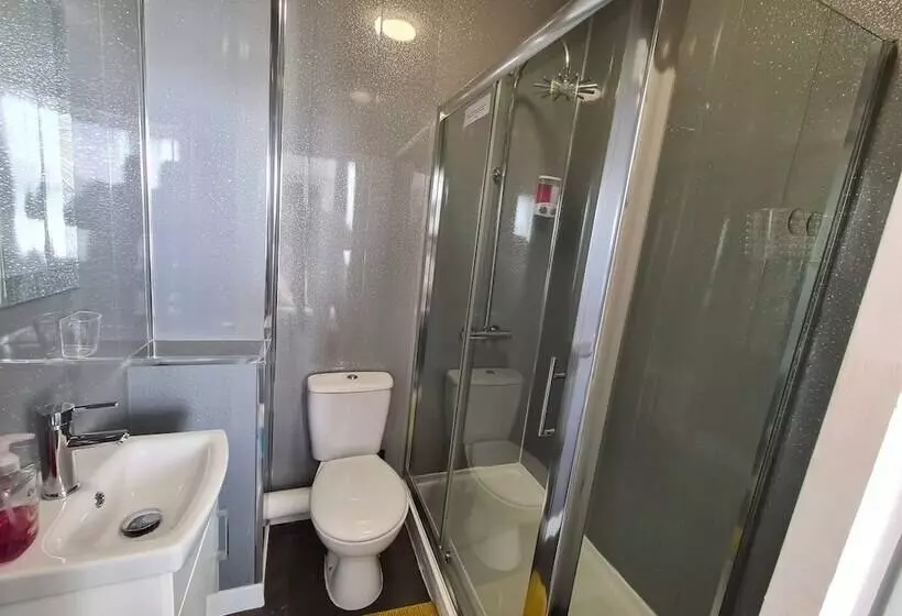 Pensjonat The Roslyn Guest House