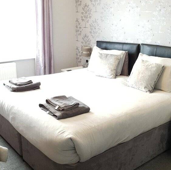 ペンション The Roslyn Guest House