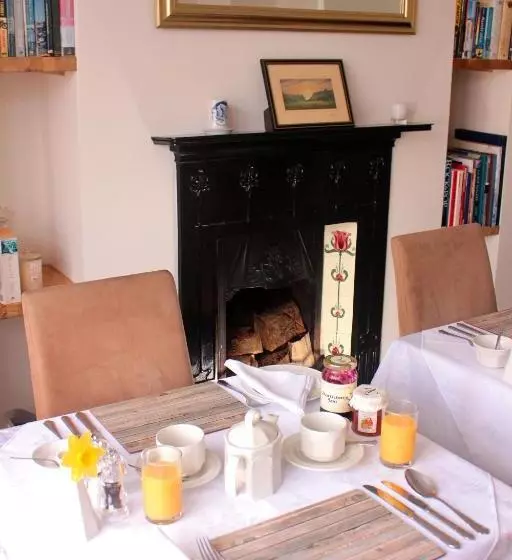 تختخواب و صبحانه Rose Bank Guest House