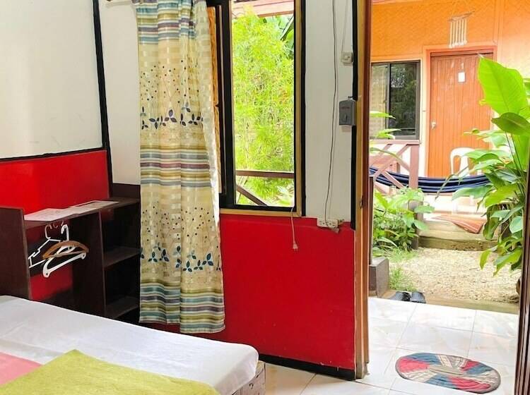 Aamiaismajoitus (B&B) Forest Camp El Nido