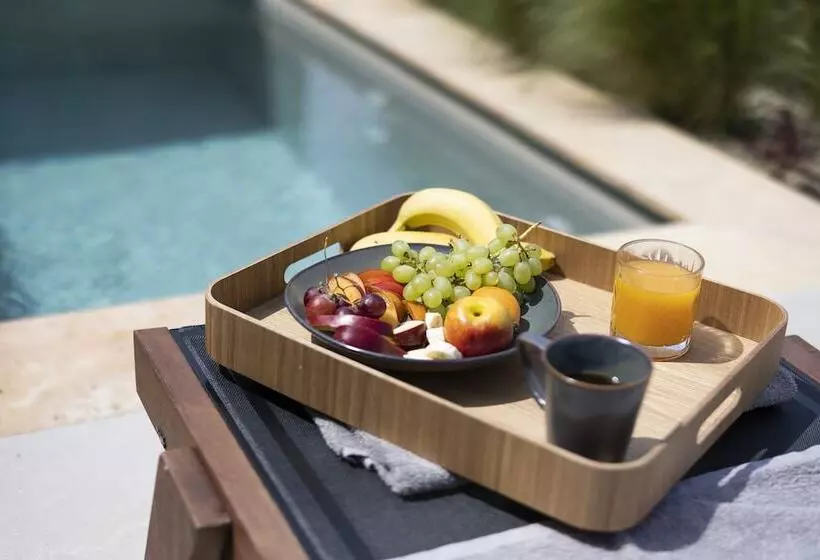 Hotelli Pnoes Luxury Suites