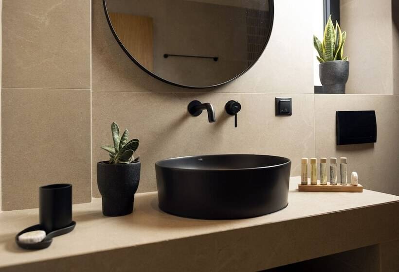 Отель Pnoes Luxury Suites