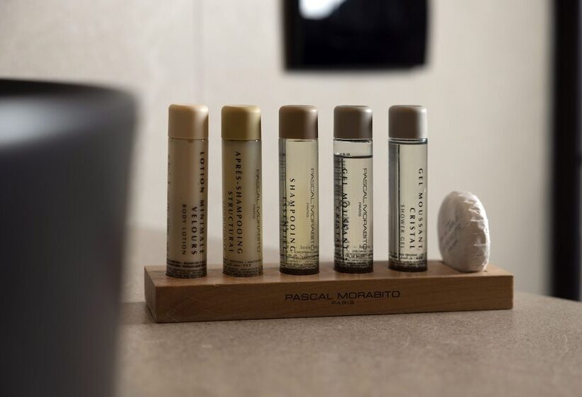 Отель Pnoes Luxury Suites