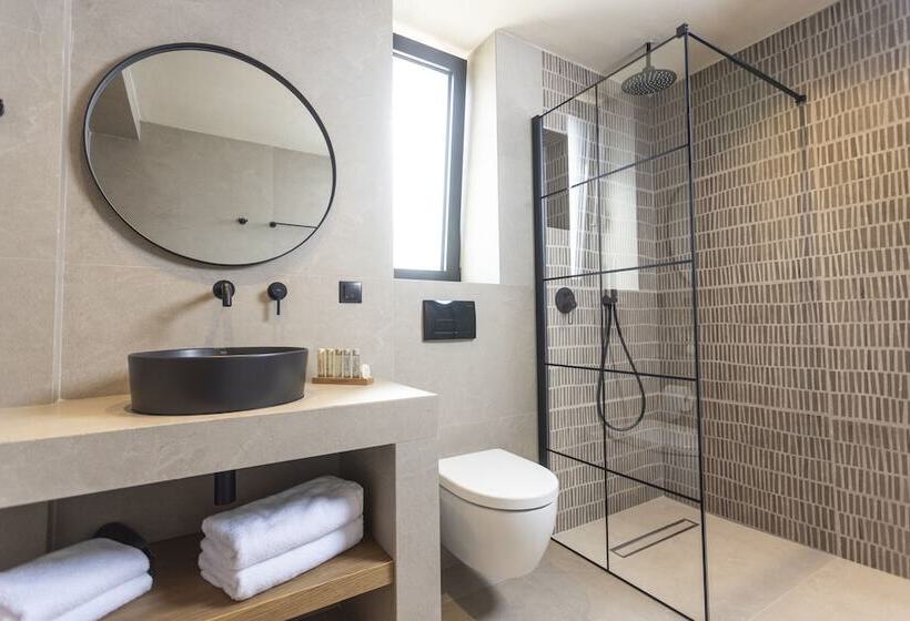 Отель Pnoes Luxury Suites